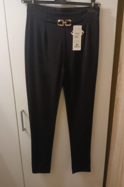 Spodnie czarne z klamrą