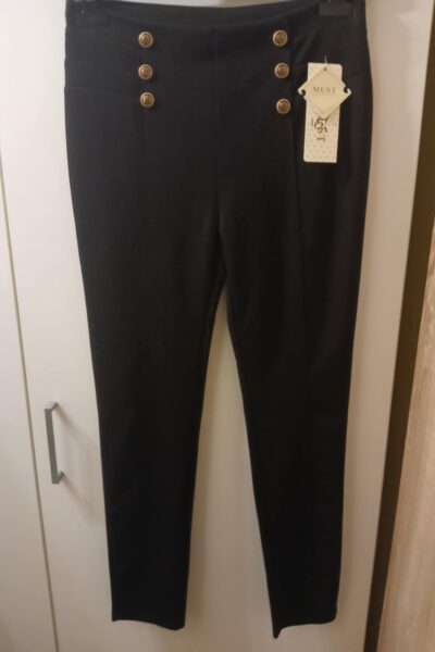 Spodnie czarne z guzikami