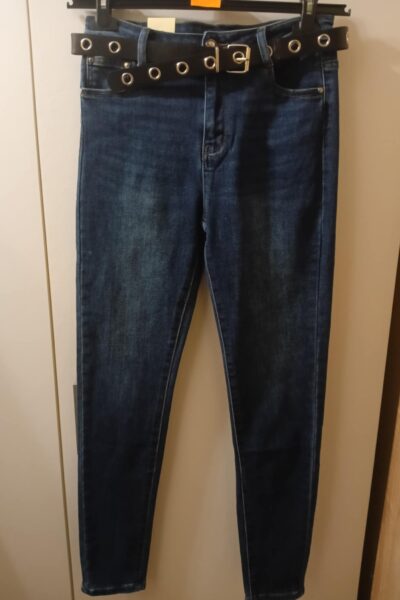 Spodnie jeans z paskiem