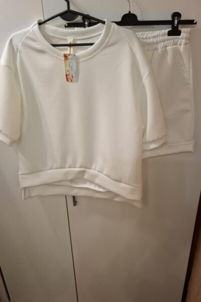 Komplet biały z naszywką