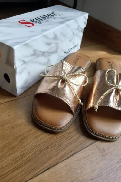 Klapki złote z kokardą