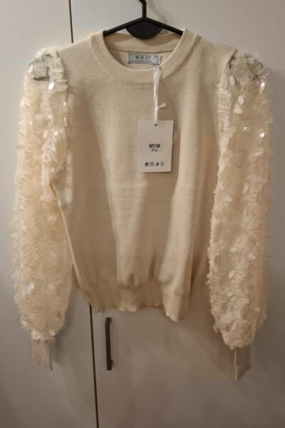 Sweter zdobny rękaw