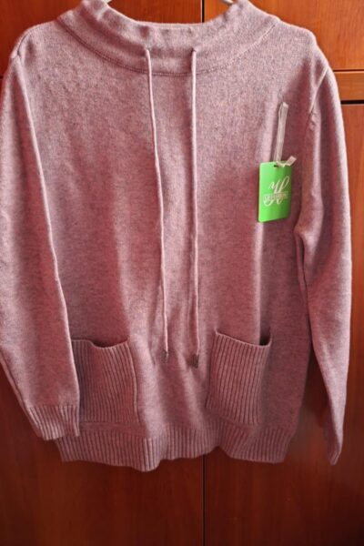 Sweter z kieszeniami